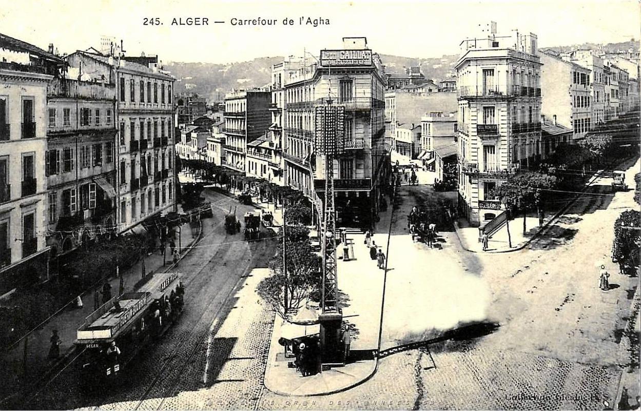 292- Alger - Le carrefour de l'Agha.jpg